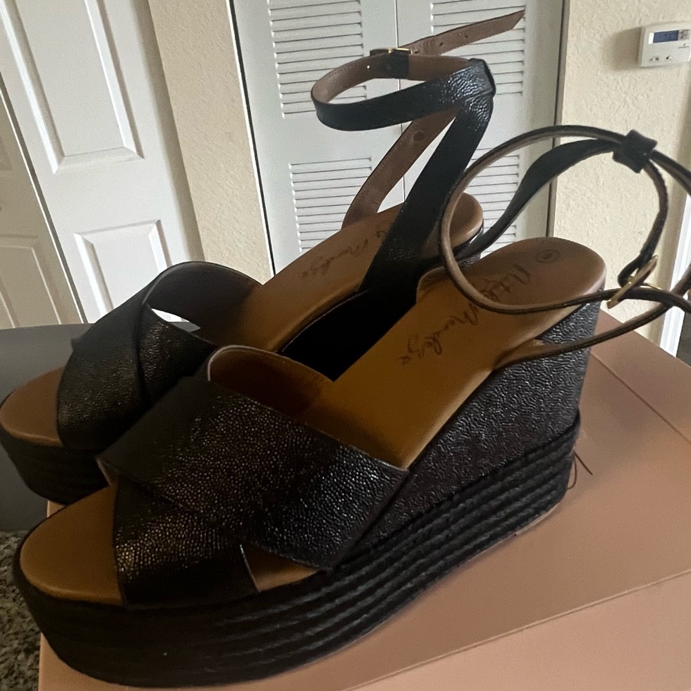 Women wedges